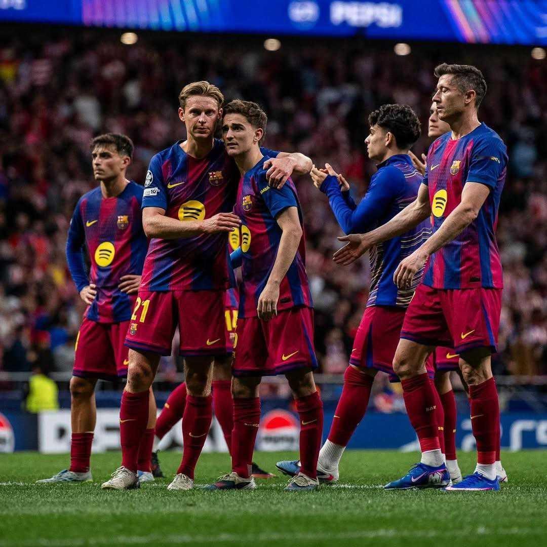 伊涅斯塔晒图鼓励巴萨：值得骄傲❤️巴萨加油！北京时间4月15日凌晨，欧冠1/4决