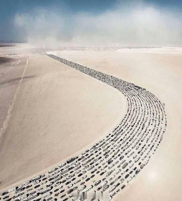 美国内华达州“火人节”Burning Man Festival 结束时造成的14
