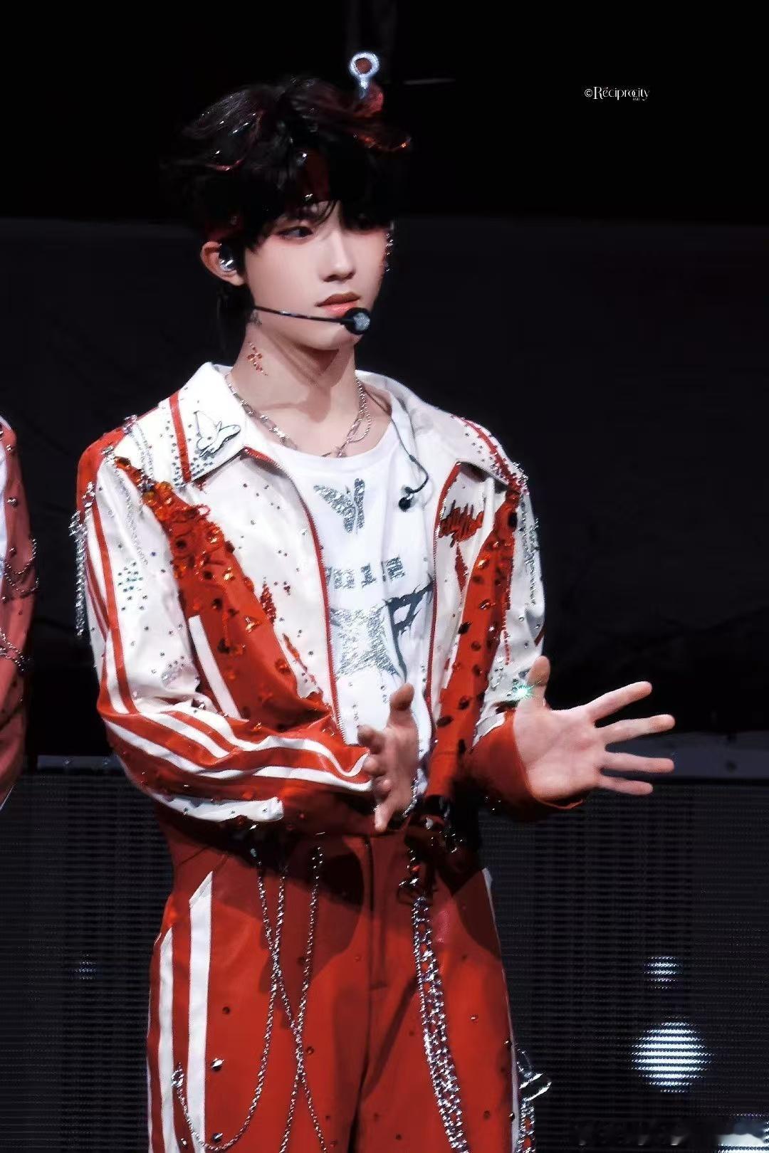 苏新皓连说了三遍最爱 他每次感谢都特别用力，连说三遍最爱就像是生怕我们感受不到那