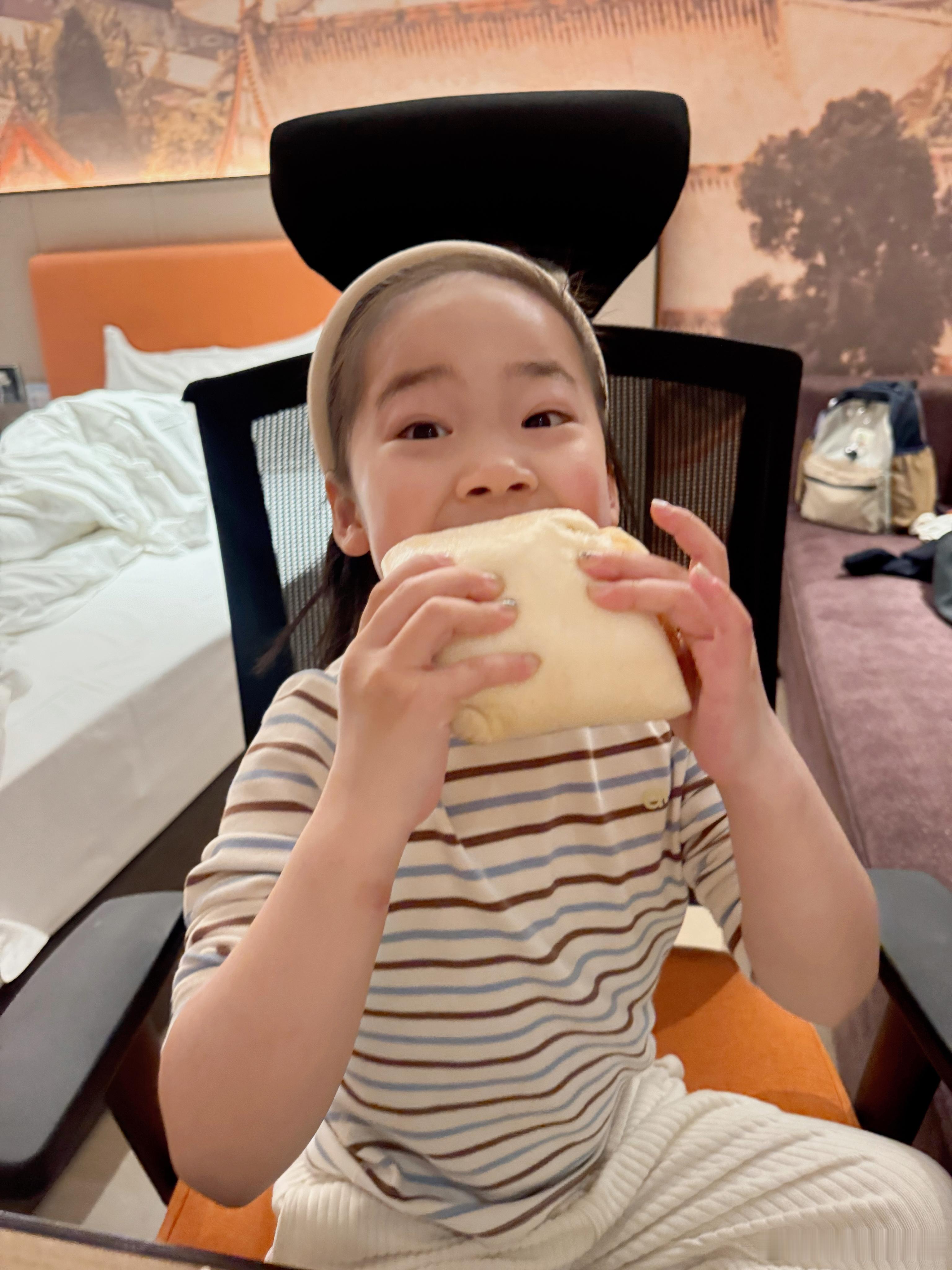 咕噜去哪儿  北京早呀！我特意没吃酒店早餐！喊了外卖，因为我对【肉龙】这个东西，