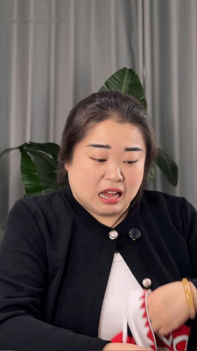 等我有钱把你名字绣在c罗球衣卧底施建仁 看到王总名字出现在C罗球衣上的那一刻我整