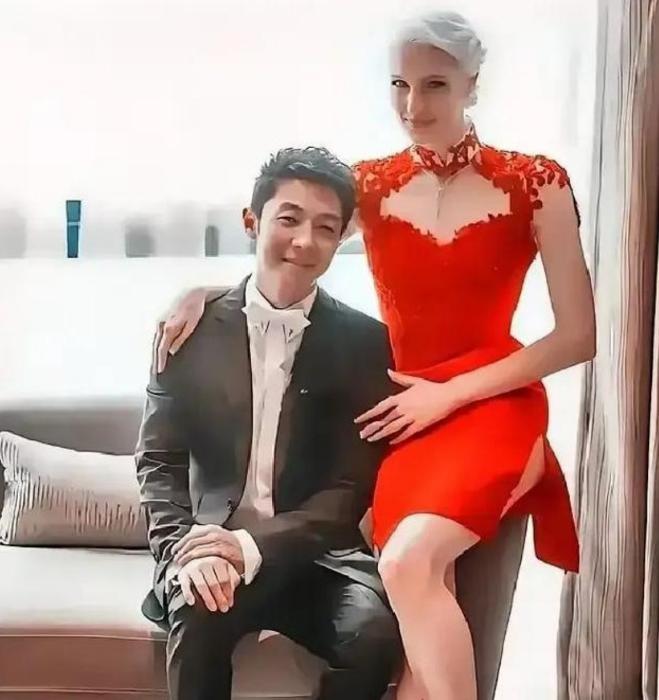 八年前，亿万豪门千金李白执意要嫁给撒贝宁，而与父亲决裂，八年后，李白终于明白，自