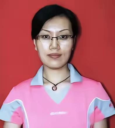 张铁生蹲了十五年大牢。他媳妇董礼平等了十五年。她是沈阳农业大学的讲师，两人是同窗