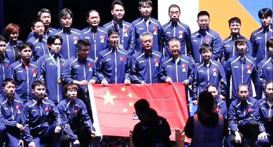 没想到，大合照环节，突然爆发出“孙颖莎新年快乐！”
这次国乒亚洲行收获满满。也算