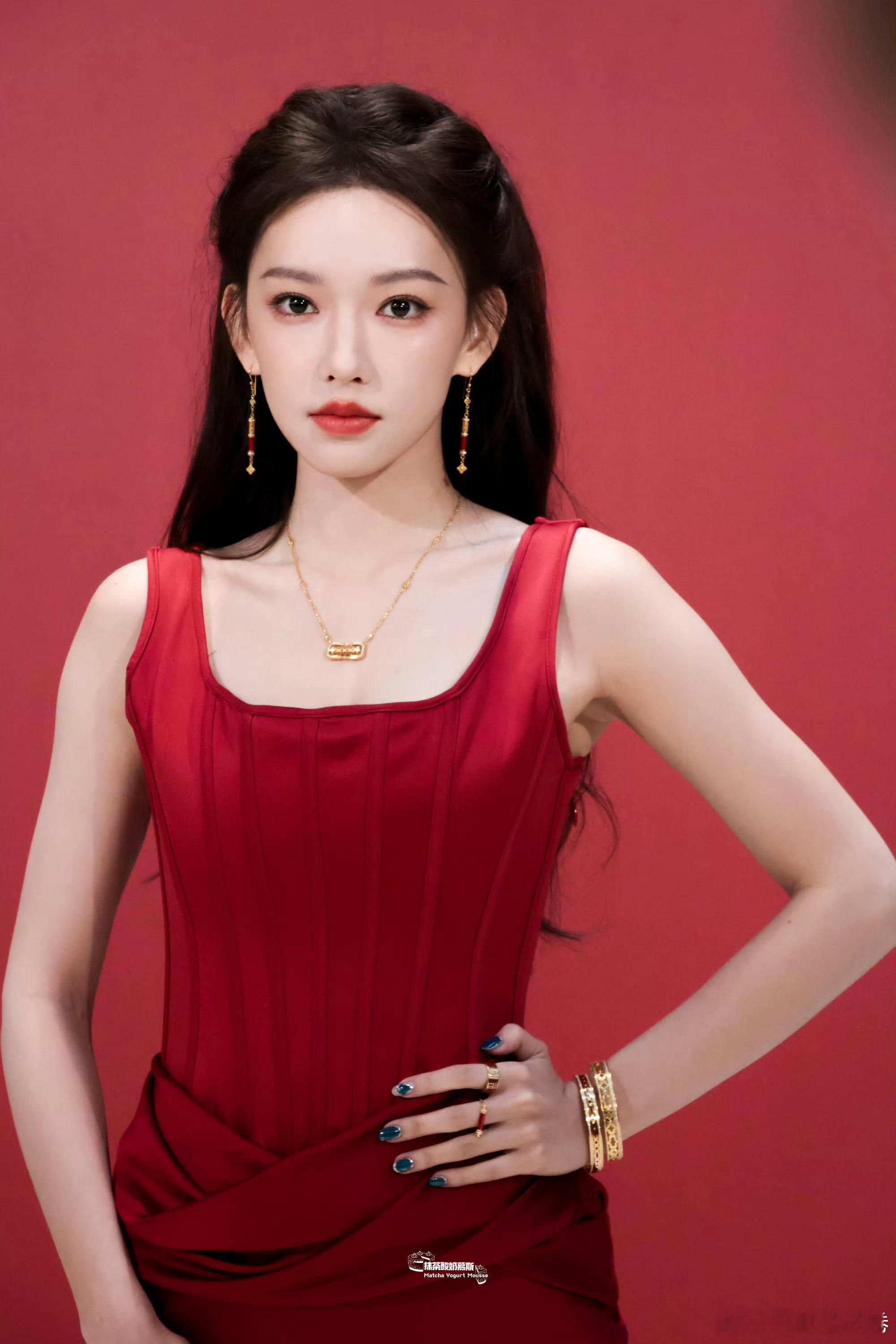 程潇今日线下品牌活动图，好看呀这套！ 