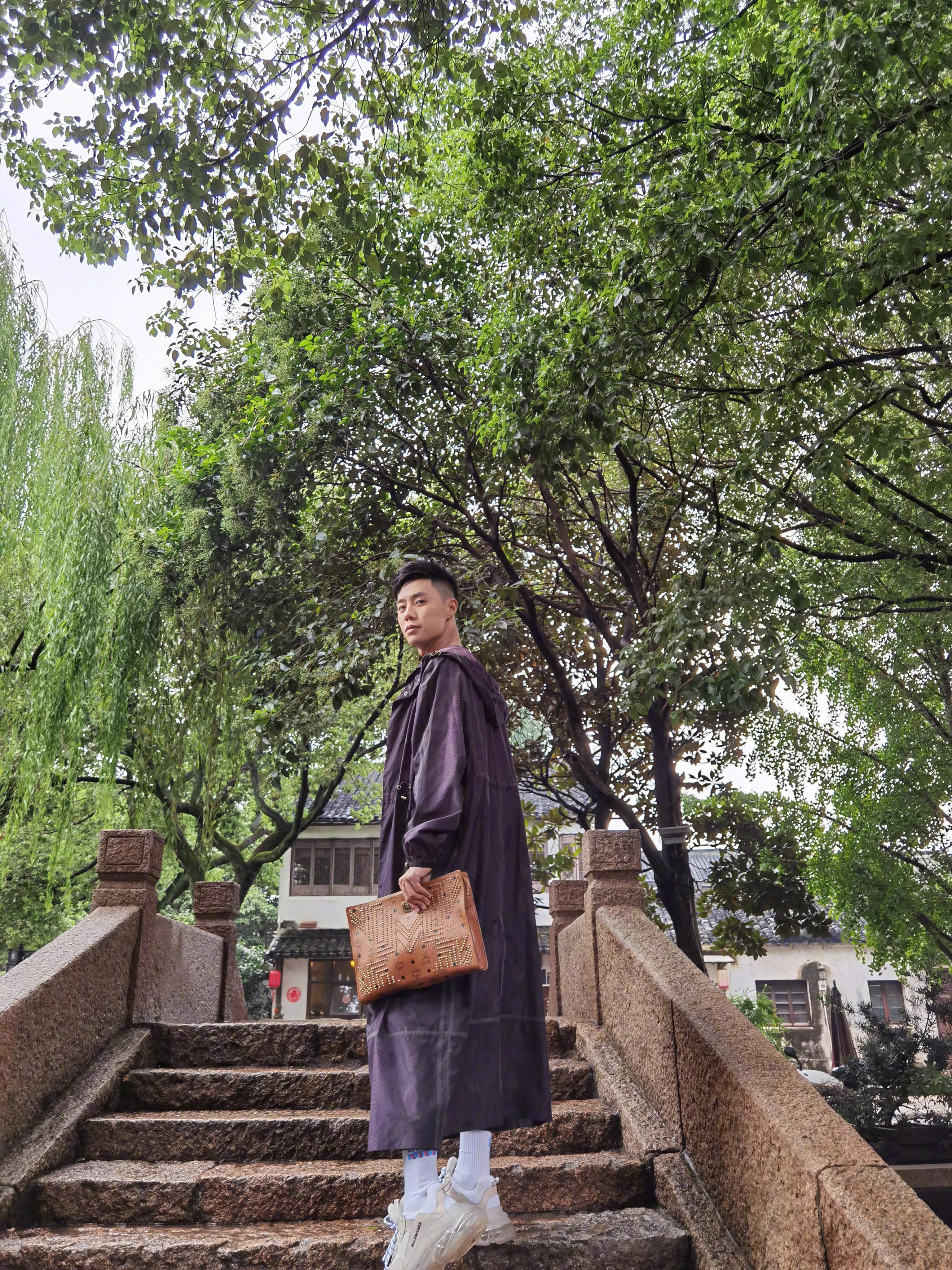 #不止旅行##这个冬天这么玩##新年旅行#古镇如一本沉淀着岁月记忆的古老书卷，在