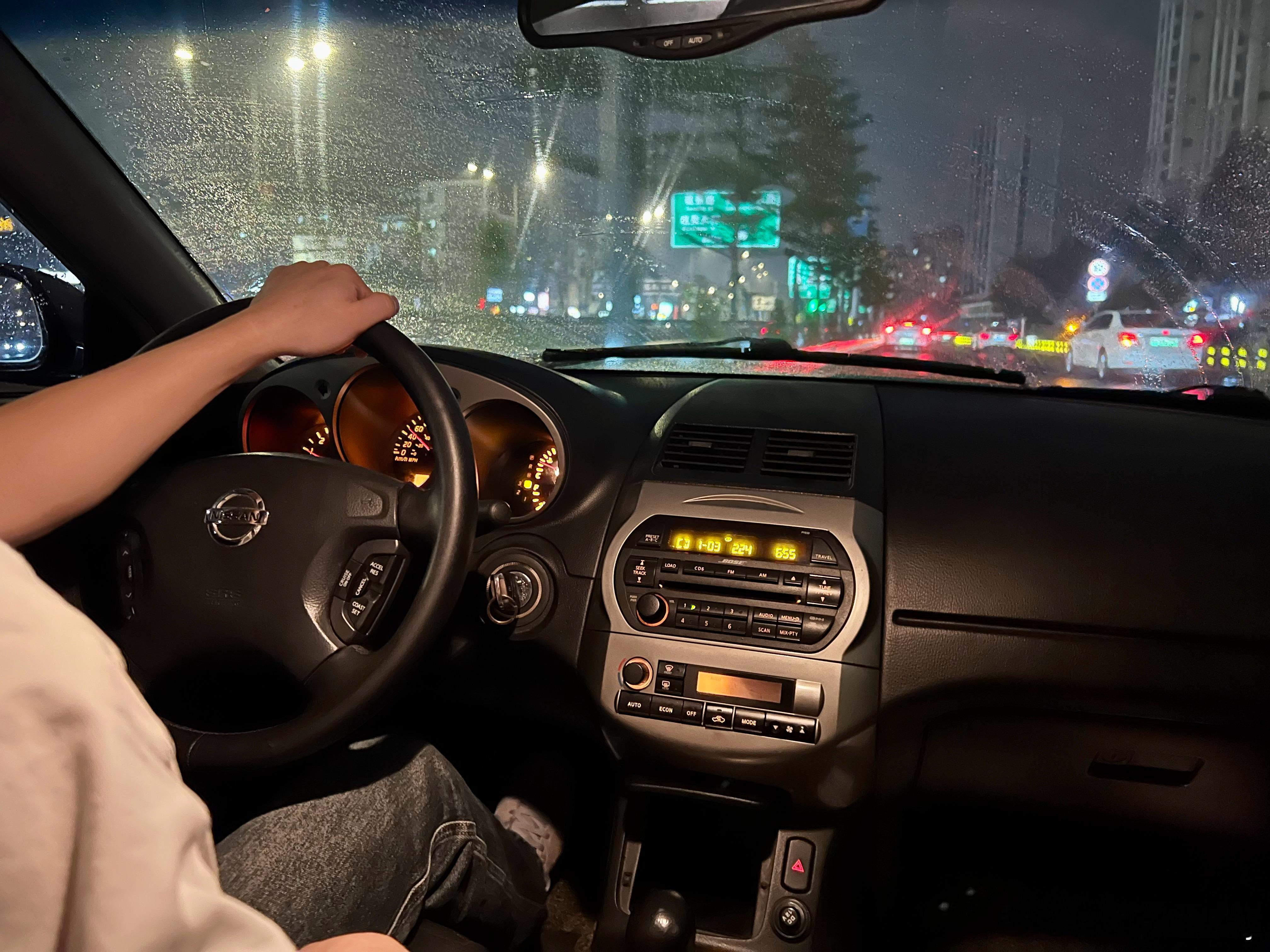 真的很喜欢开车，为什么，一方面是喜欢车想去感受不同的车子，另一方面，我主要是觉得