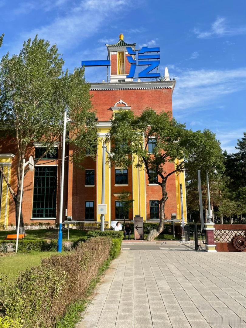 参观了一汽和长影。重温历史记忆。 