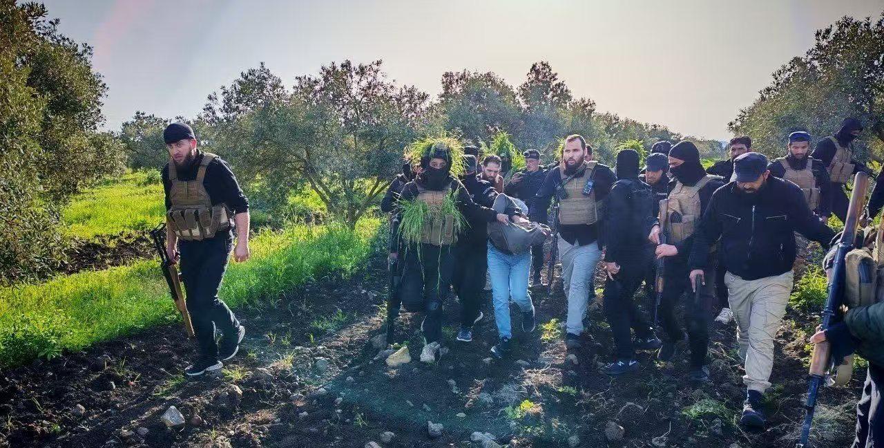 黎巴嫩真主党火箭炮刚秘密进入以色列军队侧面，准备火箭炮覆盖急袭！却想不到，叙利亚