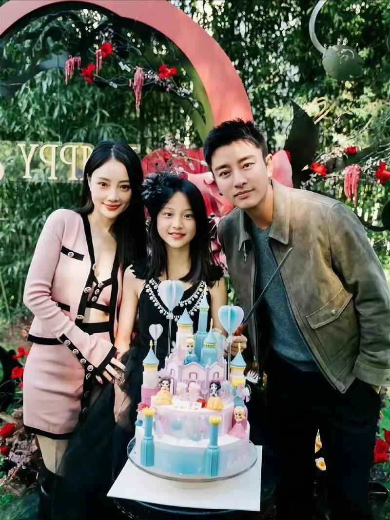 贾乃亮离婚后会一起管孩子贾乃亮工作再忙也会调出档期陪甜馨过生日、带她出国旅行，2
