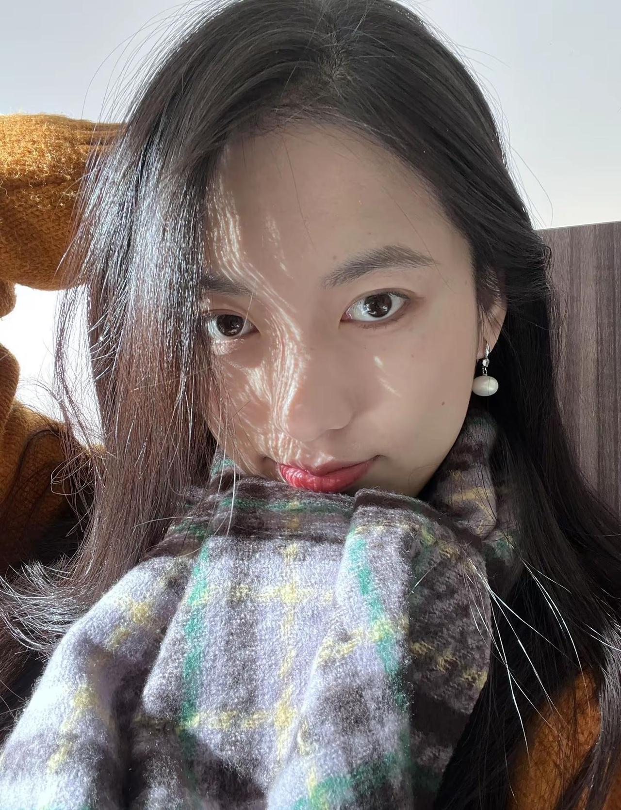 最后让你安宁的，不过是一个阳光充足的角落和一颗不再四处张望的心........