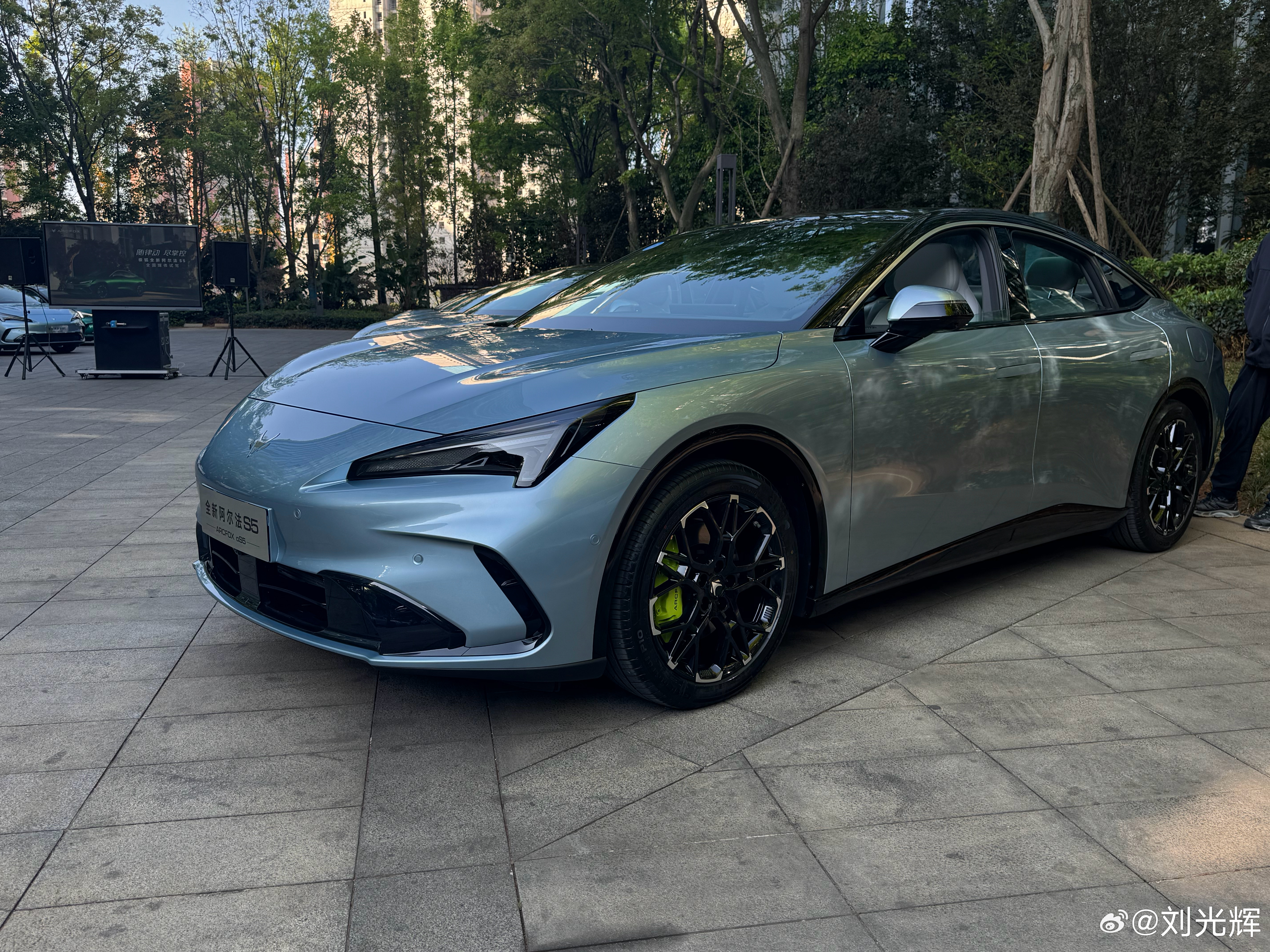 来云南感受一下全新阿尔法S59.98-16.88万的运动轿跑新配色、新造型、新动