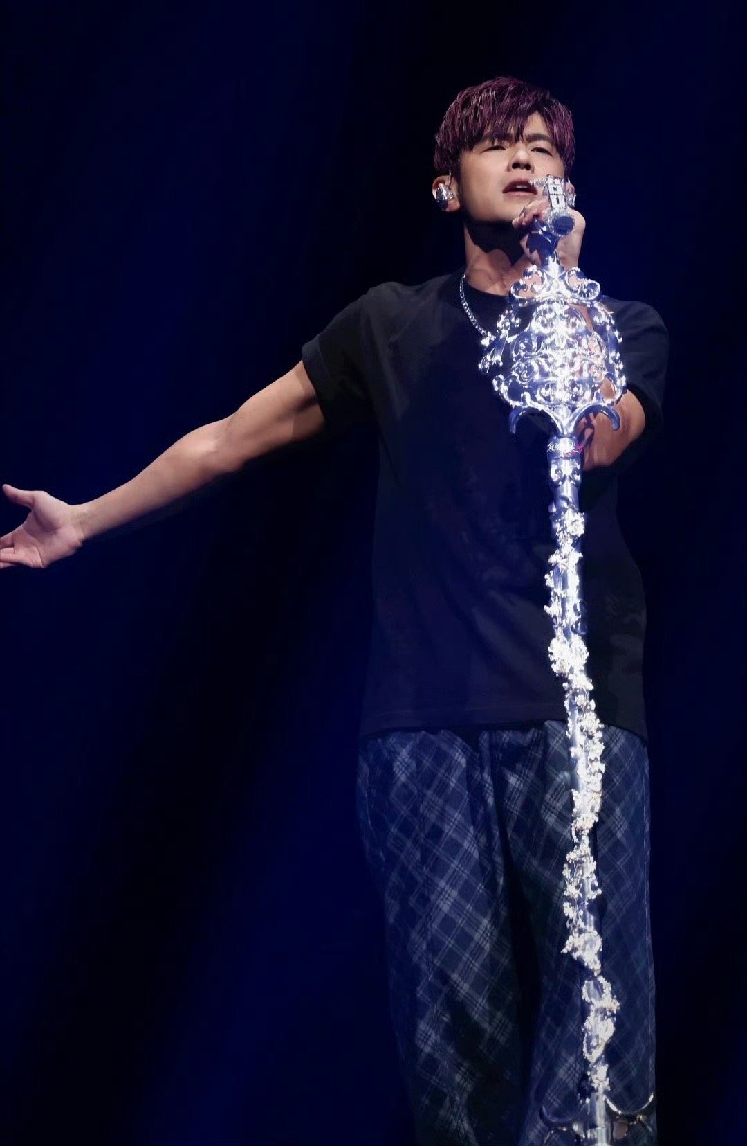 钓周杰伦只需要一杯奶茶 周杰伦对奶茶的爱，是贯穿职业生涯的专一！别人带走了奖杯和