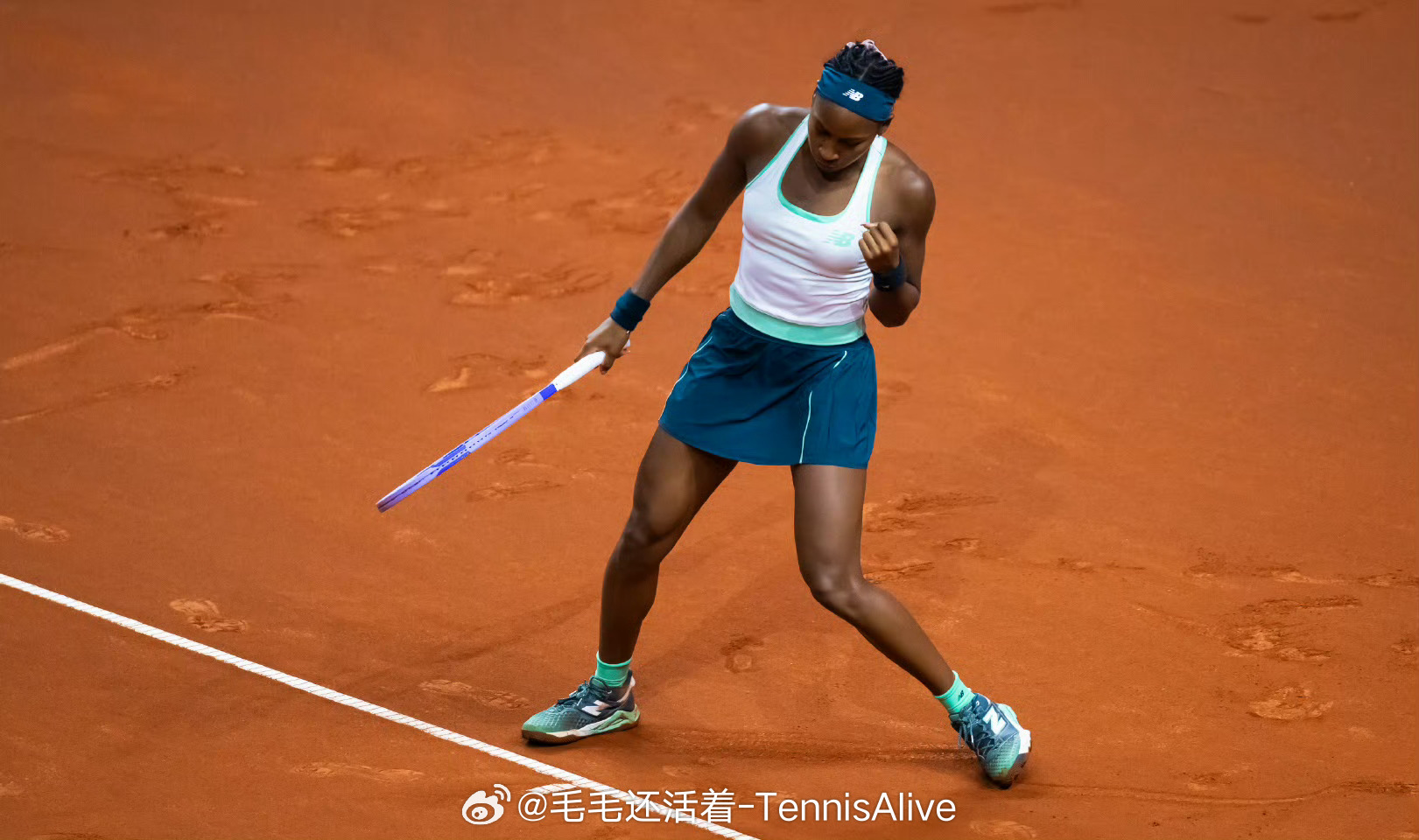 高芙7-5扳回一盘。 