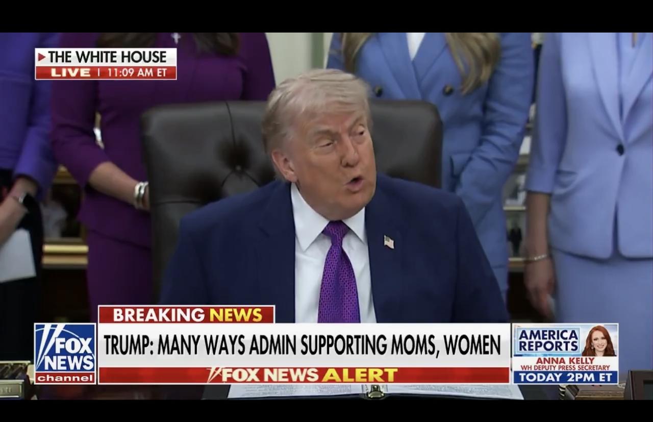 特朗普开玩笑说，他知道如何能让国会民主党人支持他的议程，因为他们只是一味继续反对