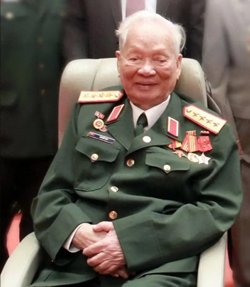 前越南国家主席靠我国医疗专家的抢救才捡回一条性命！

黎德英，1920年12月出