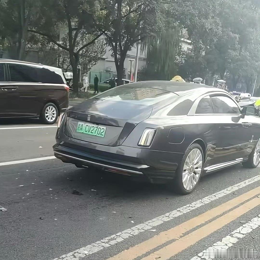 交警回应陈震劳斯莱斯事故他好像每辆车都不买商业险…… ​​​