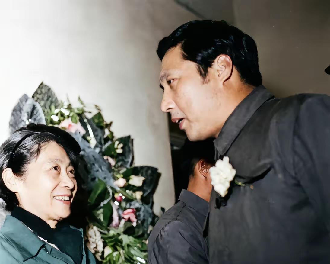 李少春是文武老生一代宗师，代表作《野猪林》《大闹天宫》，1975年9月病逝。当时