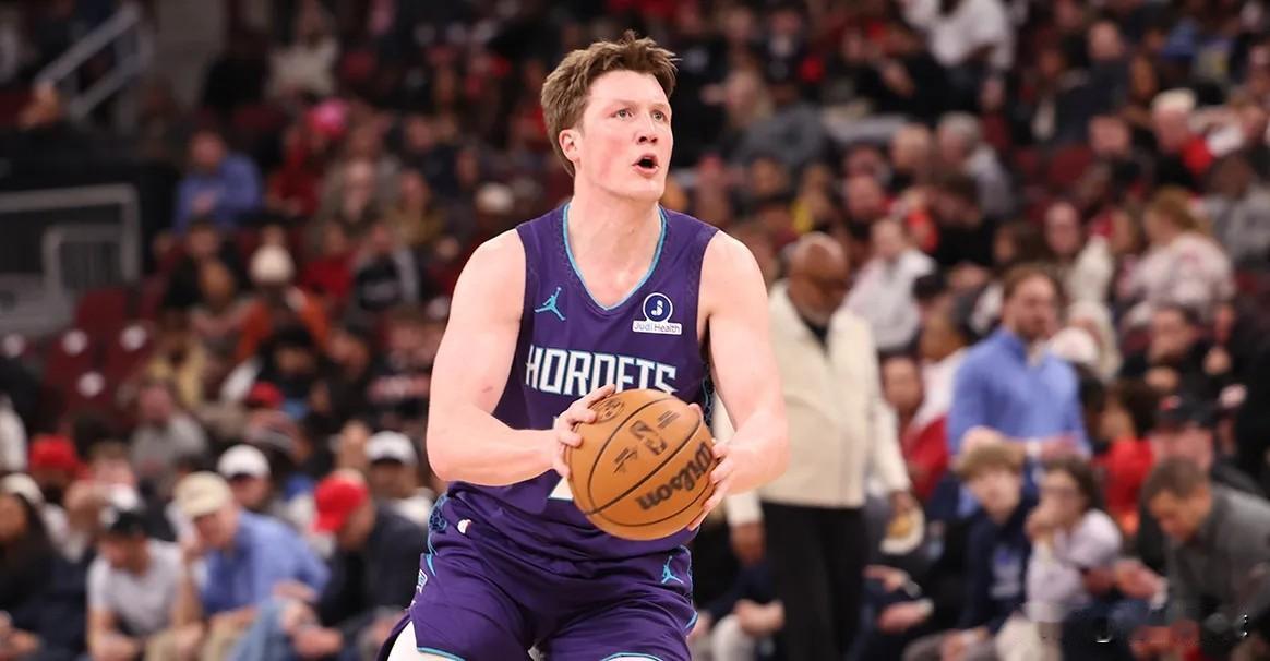 克努佩尔外线投射精准，未来可期，好久没见过那么精准的三分投射球员了，克莱，佩贾都