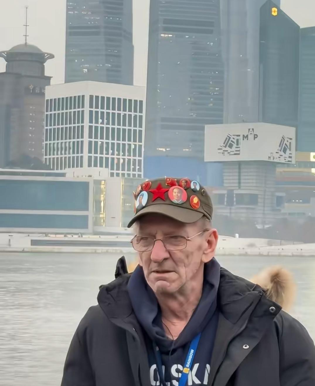 伟人去世近50年了，不近越来越多的中国人无限怀念他，越来越多的外国人也越来越敬仰