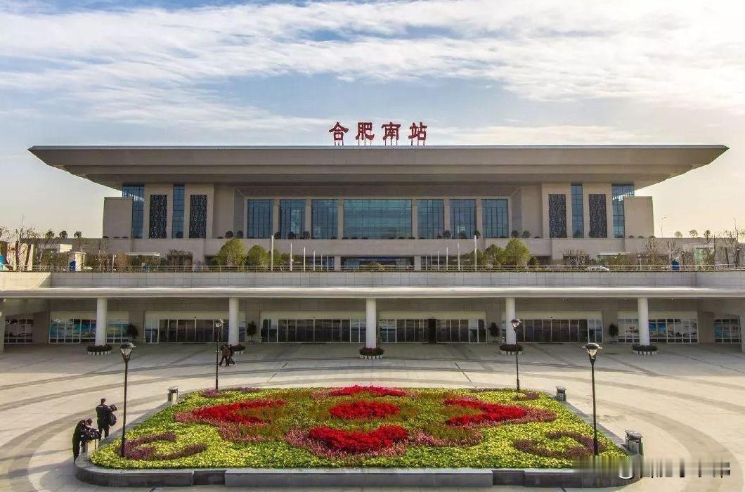 近日有网友反映，在合肥南站乘车时未找到泡面售卖点。1月5日，合肥南站工作人员证实