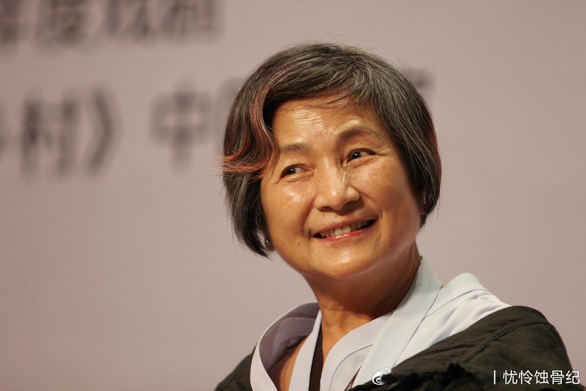 - 知名演员郑佩佩于2024年7月17日在美国离世，享年78岁，曾出演《卧虎藏龙