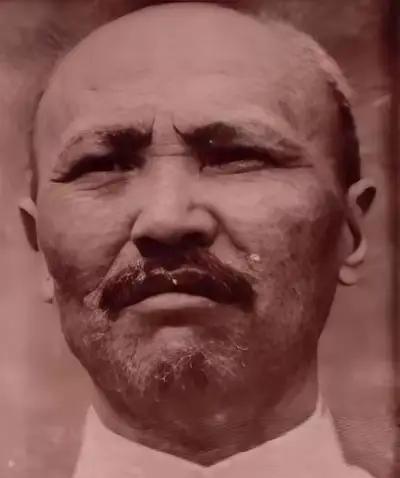 1947年，肖永银活捉了孙殿英，刘伯承知道后，就给他发了十万火急的一封电报：“孙