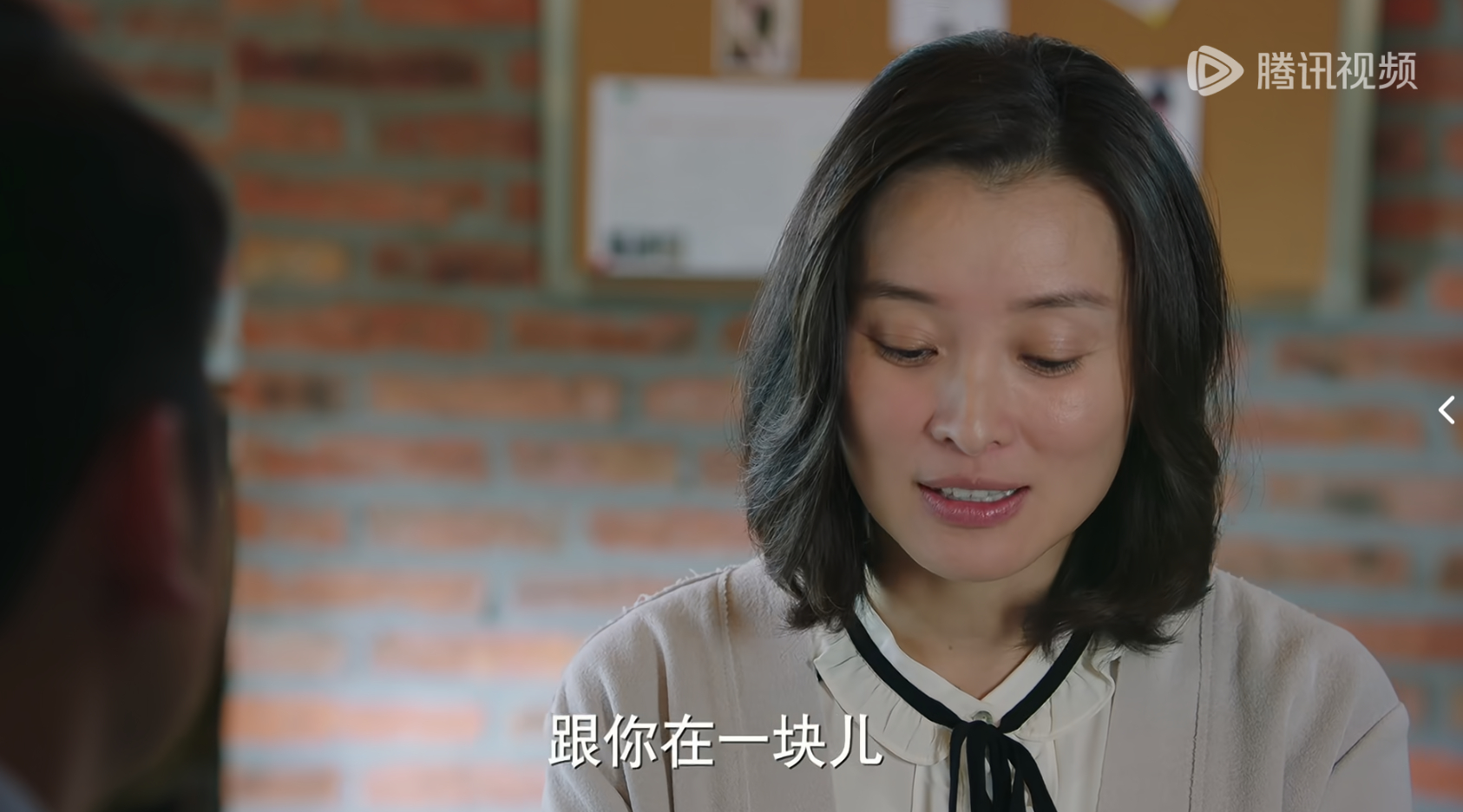 所以凌玲的工资是一万块，陈俊生的工资是年薪150万 
