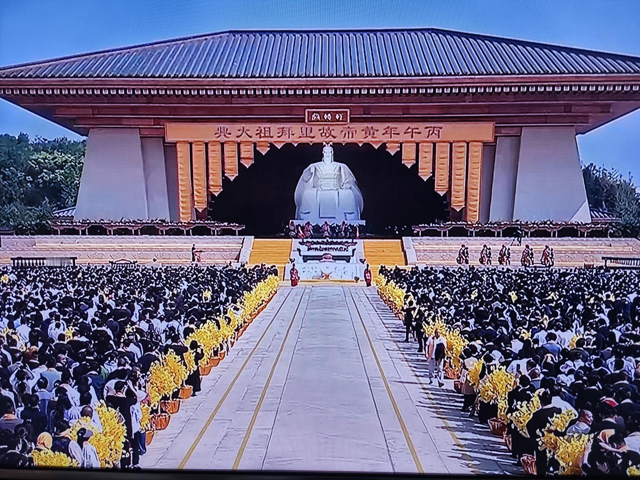 三月三，拜轩辕，中央电视台直播祭拜黄帝大典。
黄帝 华夏祖黄帝
