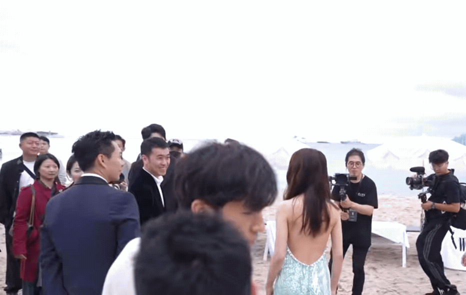 是我的错觉吗？

看刘昊然弟弟满脸娇羞，掩饰不住内心的喜悦

 