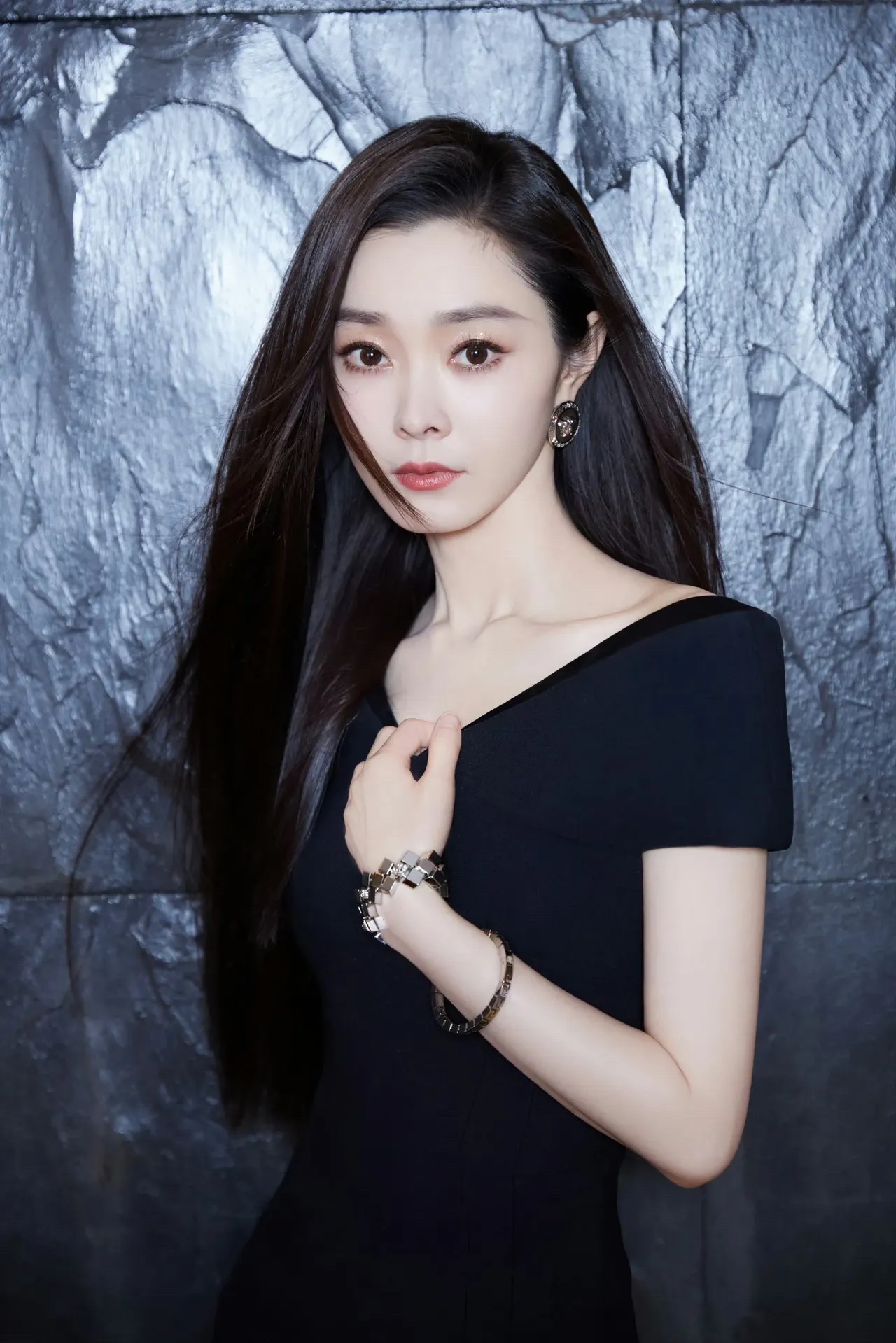 宋轶 | 品牌活动妆造酷飒精致、优雅俏皮感#宋轶[超话]# ​​​