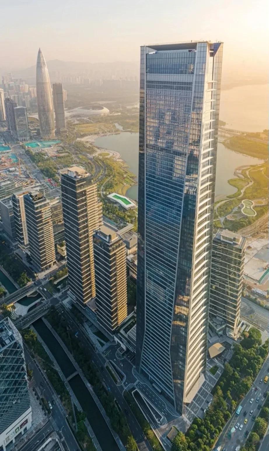 房地产作为核心产业，曾出现过三次危机，前两次救市成功后房价暴涨，如今，第三次救市