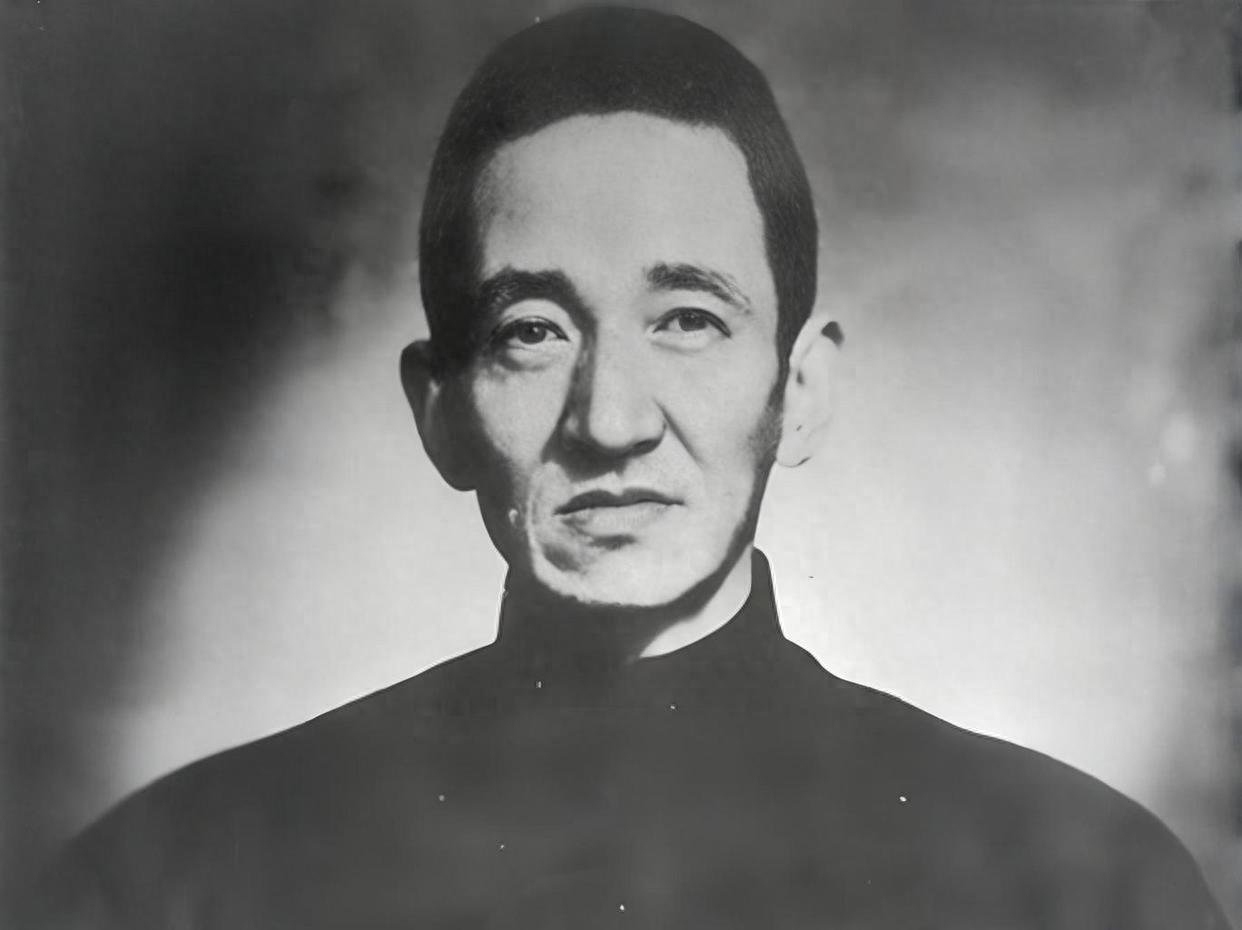 毛主席的文字厉害在哪里？蒋介石心腹陈布雷潜心研读毛著数月，仅一句话点评，便让蒋介