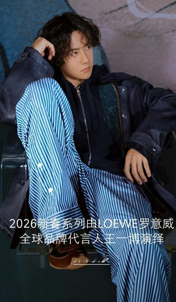 裤脚设计有点东西……
这裤子要🔥时尚界宠儿 王一博