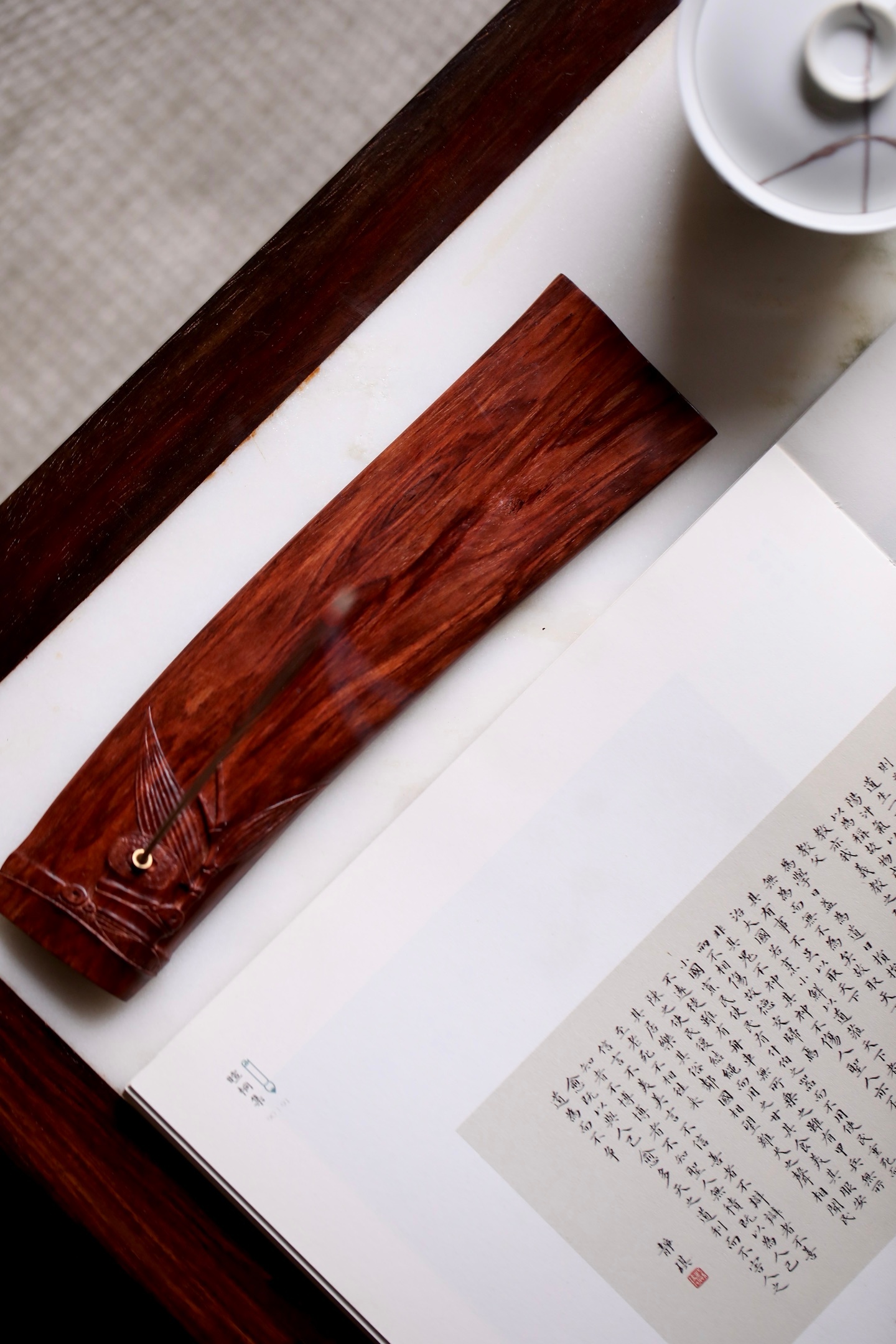 海南黄花梨 | 竹韵 香插纹理行云流水，巧雕竹叶。云烟缭绕，意境深远。20*5c