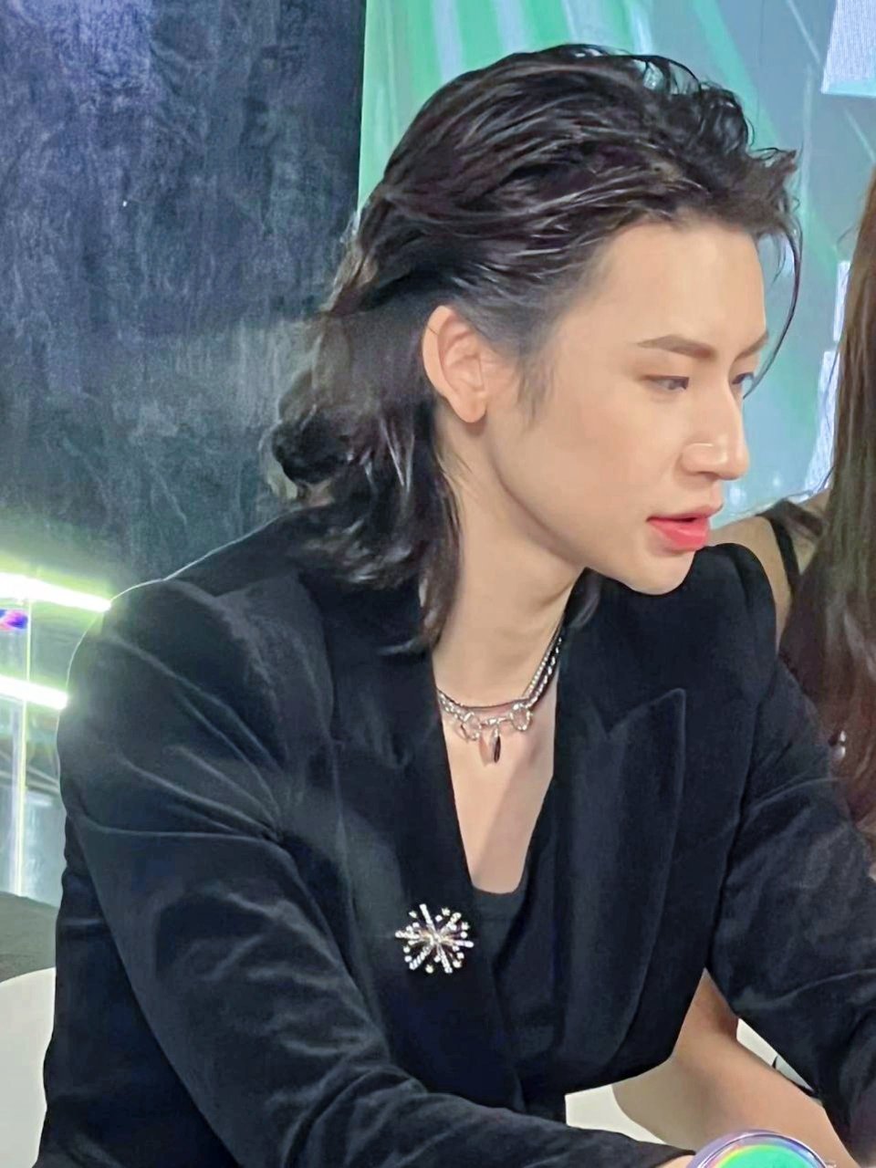 小鬼直播 谁懂啊！小鬼直播有问必答，透露新巡演完全升级。新歌无限循环中，大专赶紧