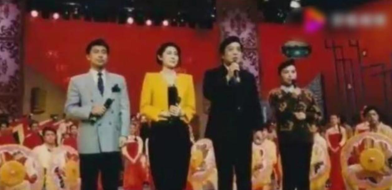 陈冲早已加入美国国籍，近年长期在上海生活，独自留在国内，丈夫与两个女儿定居美国。