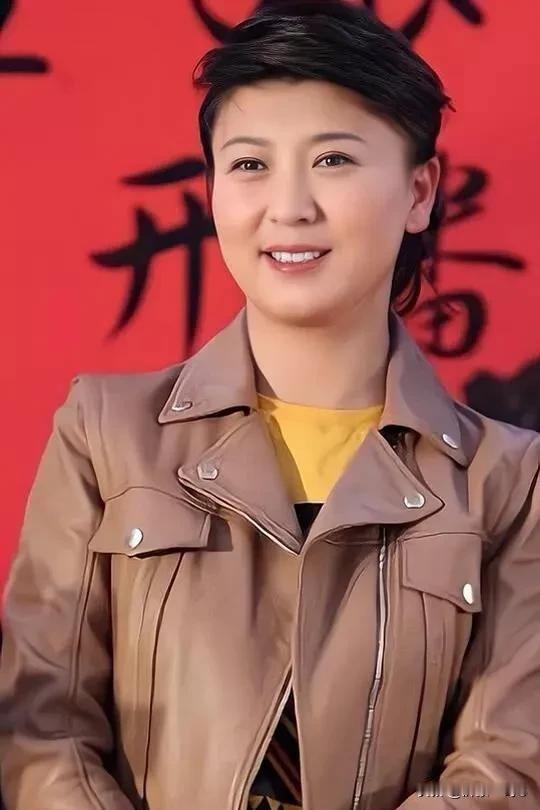 请广大网友饶过闫老师吧！这几天闫学晶事件还在持续发酵！不就是12月29日直播说了