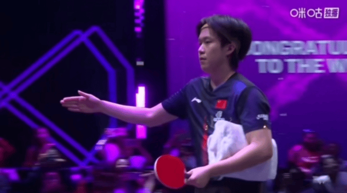 王楚钦光速晋级，18分钟碾压式获胜，3-0横扫弗朗西斯卡，晋级到八强！

重庆冠