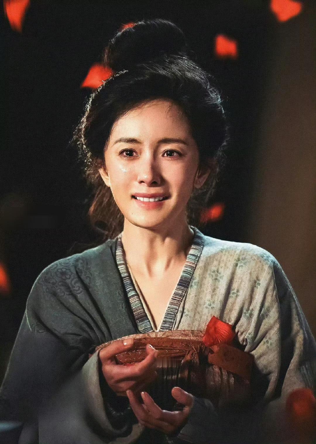 于正说想和杨幂再合作，杨幂不是女主角，但幂姐确实演的好[鼓掌][鼓掌] ​​​