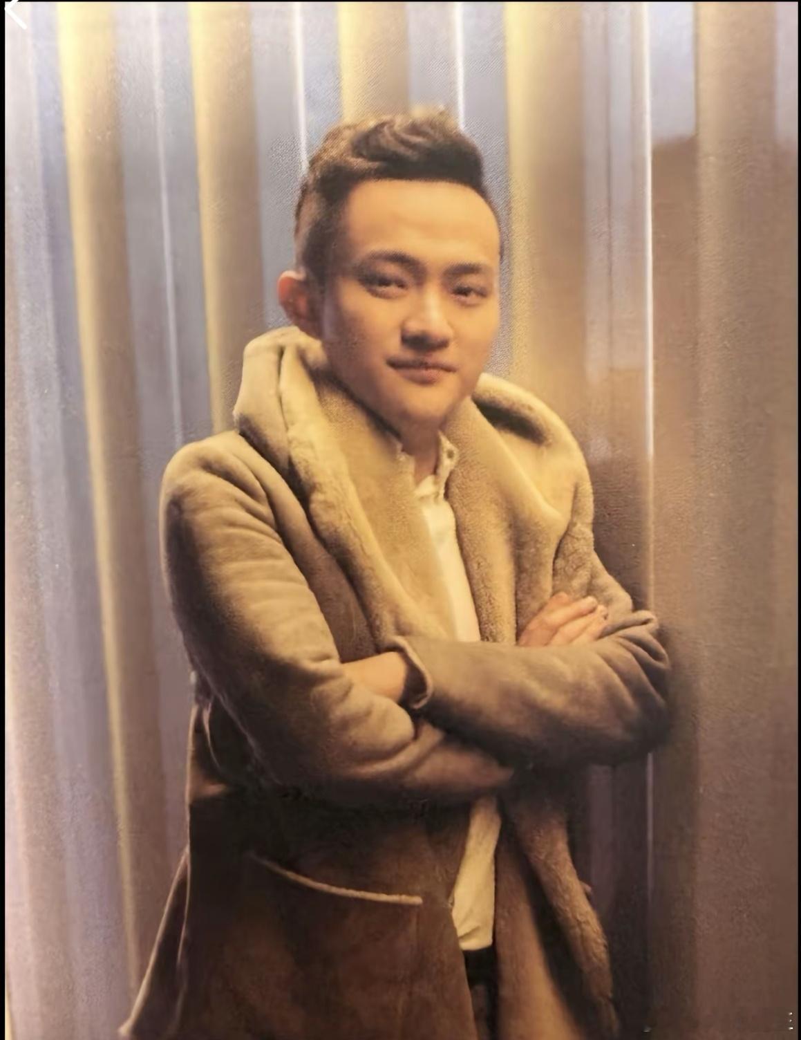 孙割的鹿皮大衣，还真有这件衣服啊，我还以为是段子呢。 ​​​