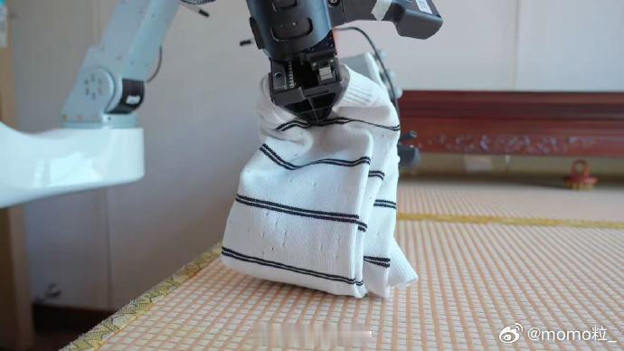 深圳落地机器人上门保洁服务 啥时候能量产每次约保洁阿姨都得在家给她留钥匙 