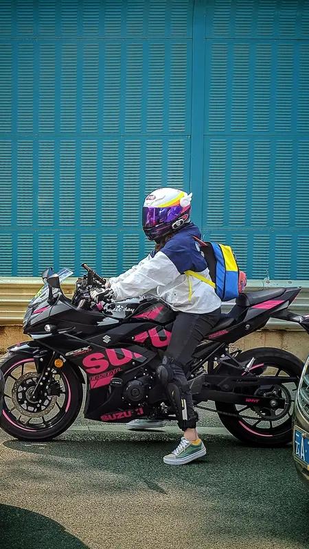 全网揪心！女子骑摩托飞下山坡意外走红，本人回应太清醒，看完所有人都警醒
 
视频