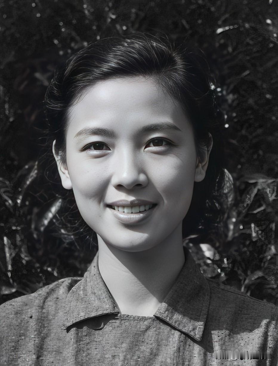 陆璀，被称为“中国的圣女贞德”。

一二·九运动的领军人物，早年投身救亡运动。历