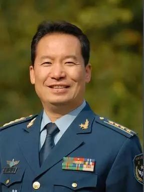 1987年，试飞员徐勇凌的歼6战机失控，惊险跳伞后，他跌入了荒无人烟的大山深处，