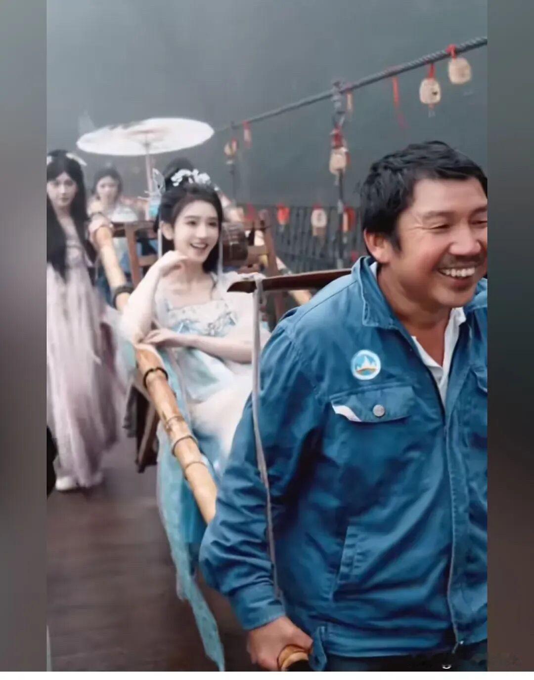 什么样的女人最能打动人心乖巧懂事，还带有一点顽皮，但在大是大非面前不含糊，不任性