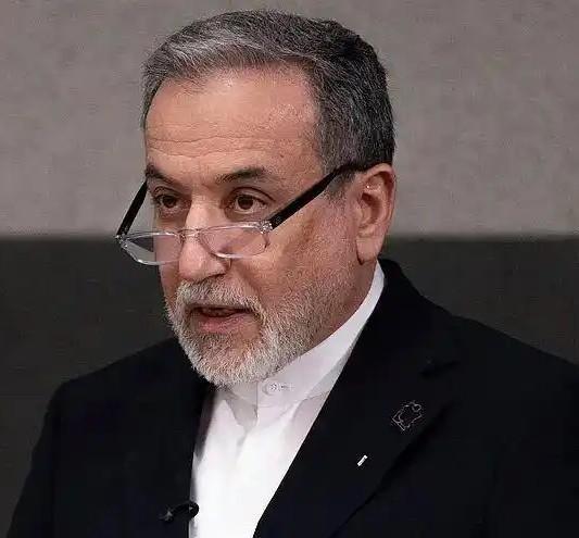 4月21日深夜，德黑兰的一通电话挂断，世界地缘政治的棋局瞬间出现了微妙的震荡。