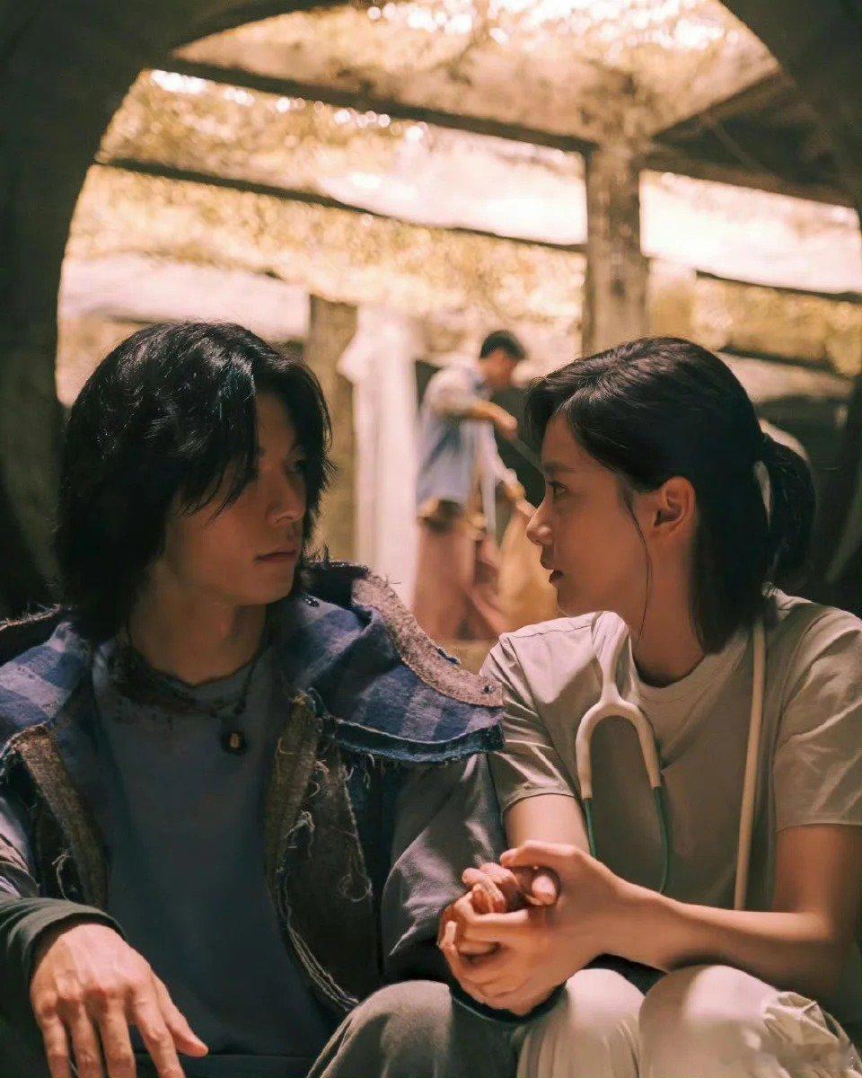 谁家男主上一秒纯野下一秒纯爱 许光汉长发薯仔太戳！醒后喉结滚动超纯野，见爱人直盯