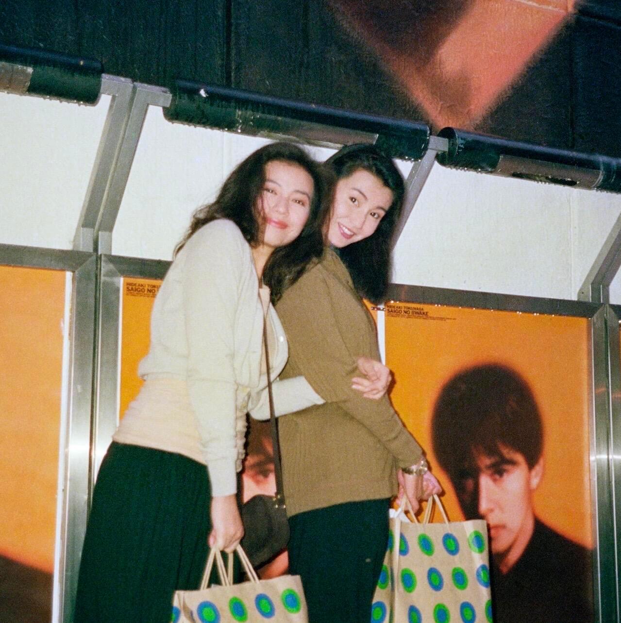 1988年张曼玉和钟楚红同游日本 