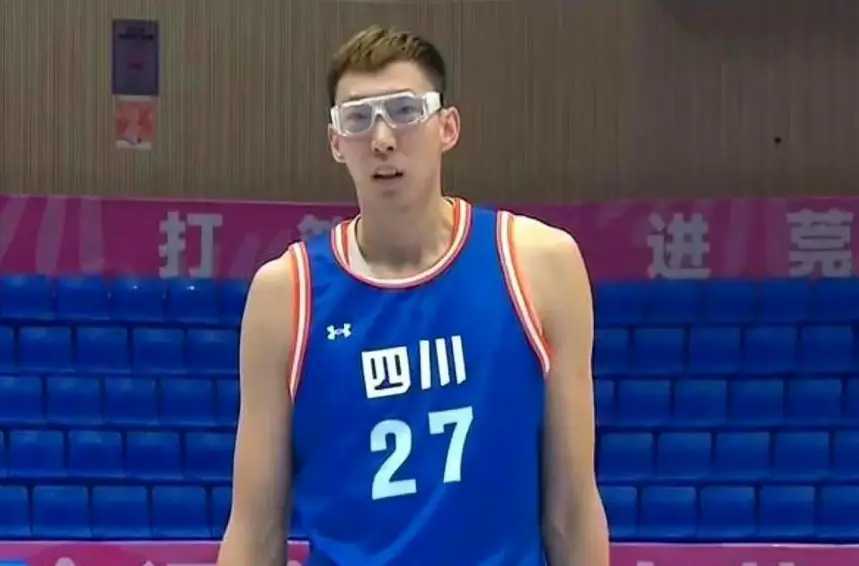 双塔统治内线！周琦33+14率四川89-76胜北京 昂首挺进全运男篮四强全运会男